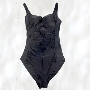 Hour-glass body shape bathing suit